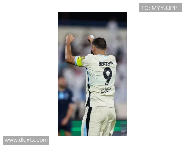 本泽马：从天才少年到足球巨星的辉煌历程与传奇故事