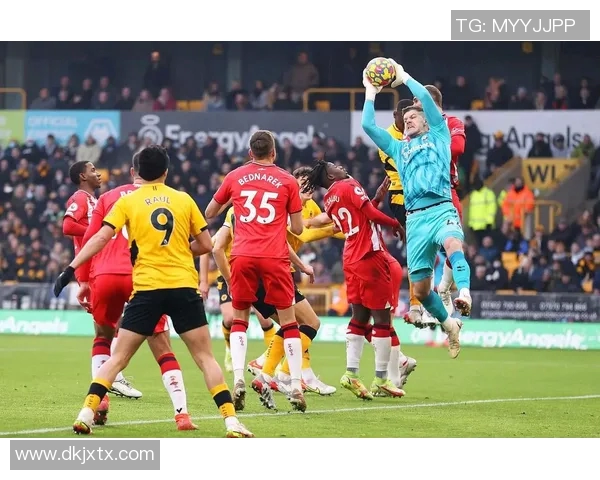 瓦伦西亚三比一击败西班牙人，成功保级震撼全场