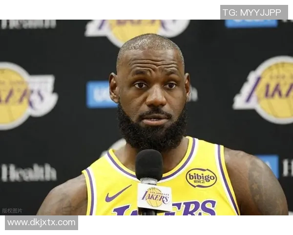 詹姆斯带领湖人队击败勇士,豪取五连胜,实力再次证明无可匹敌 詹姆斯带领湖人队击败勇士,豪取五连胜,实力再次证明无可匹敌