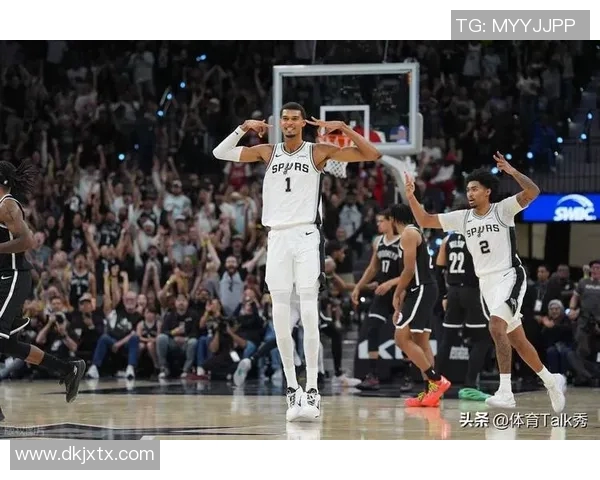 猛龙队大胜马刺队,豪取四连胜,势不可挡! 猛龙队大胜马刺队,豪取四连胜,势不可挡!