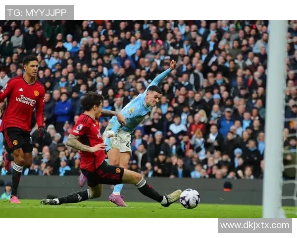 曼联与巴黎激战正酣新比分揭晓引发球迷热议 曼联与巴黎激战正酣新比分揭晓引发球迷热议