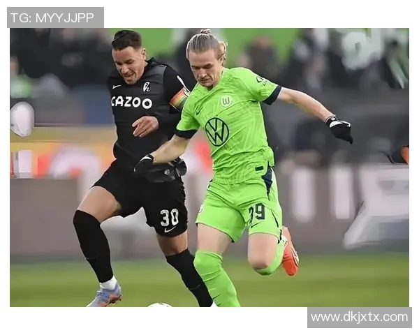 图尔与阿雅克的精彩对决揭示了法乙联赛的激烈竞争与球队实力的较量 图尔与阿雅克的精彩对决揭示了法乙联赛的激烈竞争与球队实力的较量