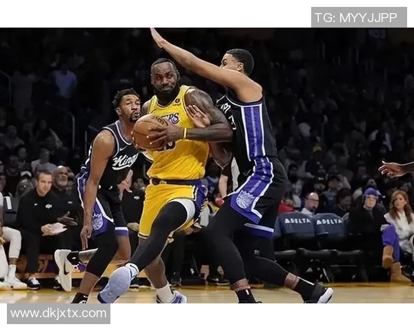 湖人对阵骑士比赛中双方球员犯规满额引发热议